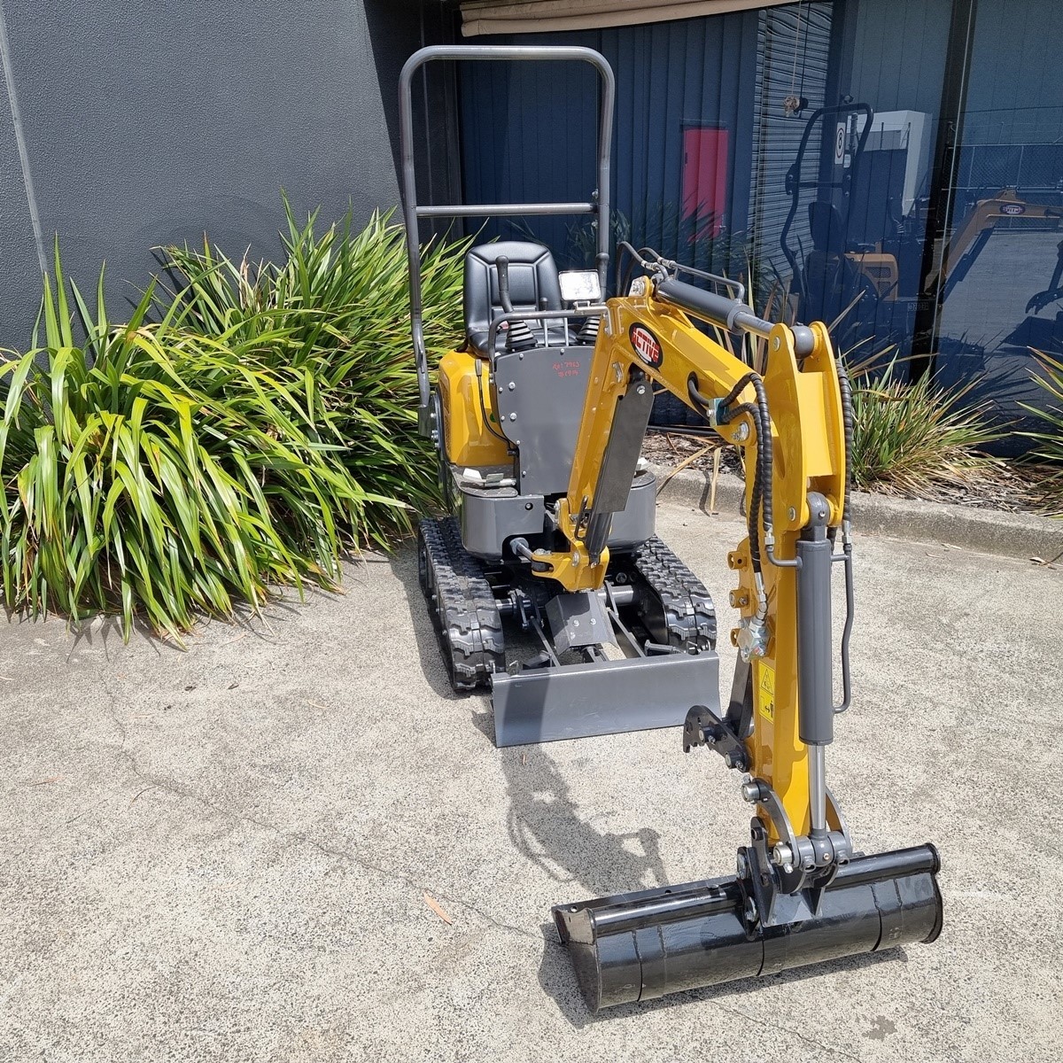 ACTIVE MACHINERY Ae08sc I | Active Machinery